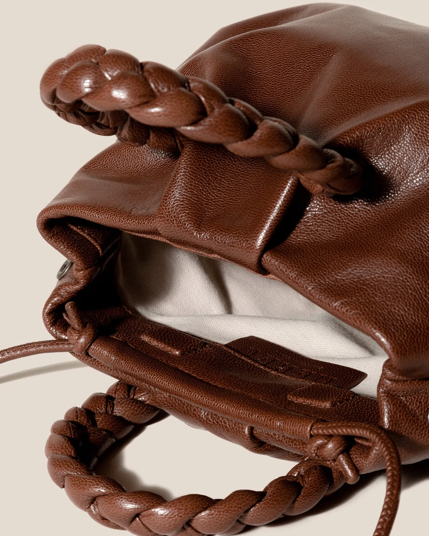 BOMBON M SUPPLE SHINY