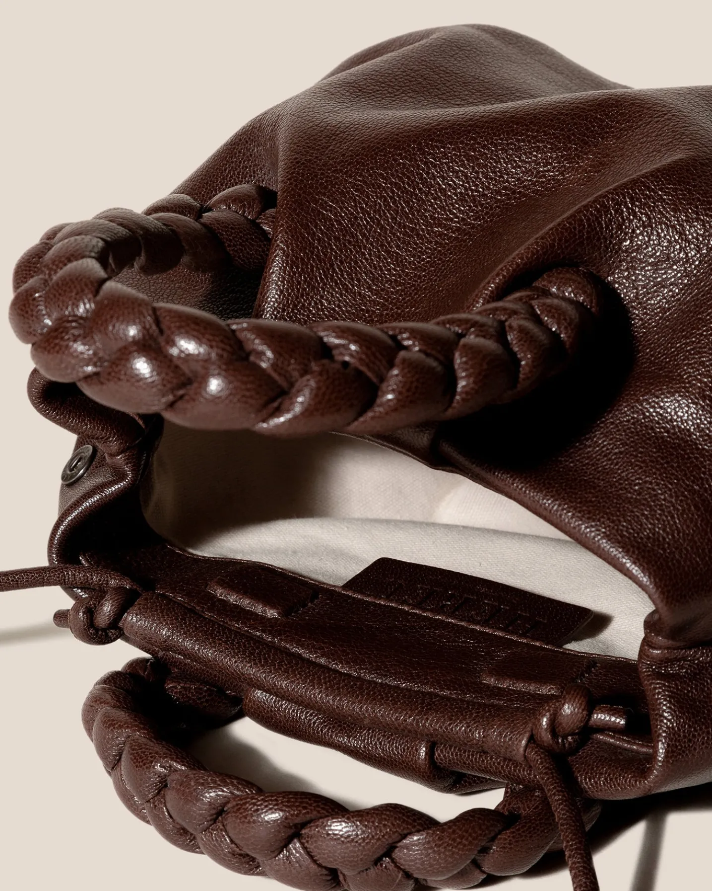 BOMBON M SUPPLE SHINY