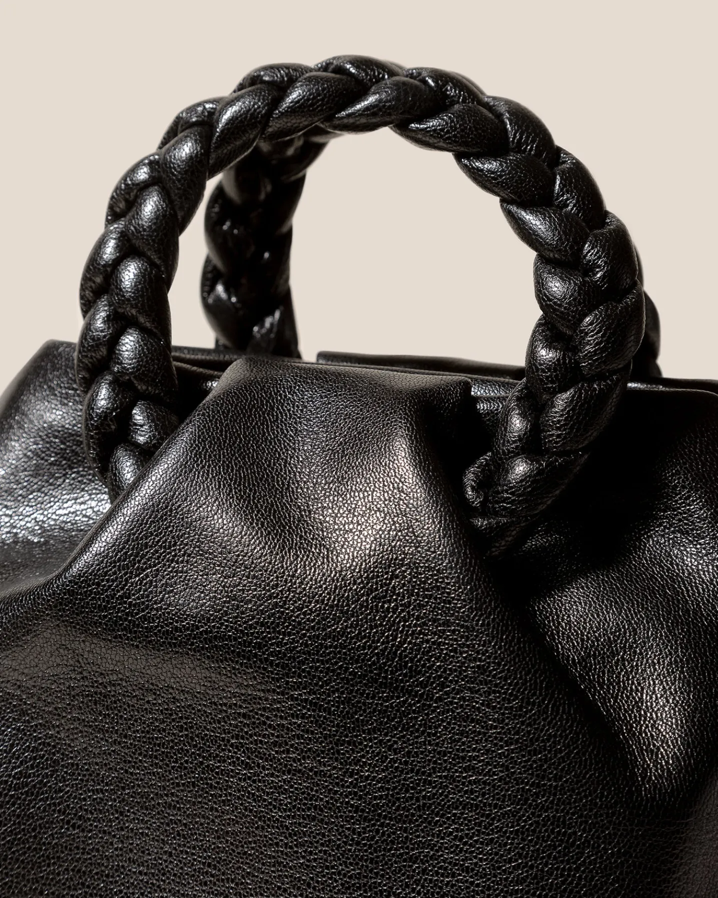 BOMBON M SUPPLE SHINY